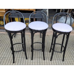Banquetas Altas hay 3
