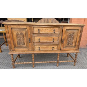 1,56 x 50 x 1,03 alto y tiene alzada