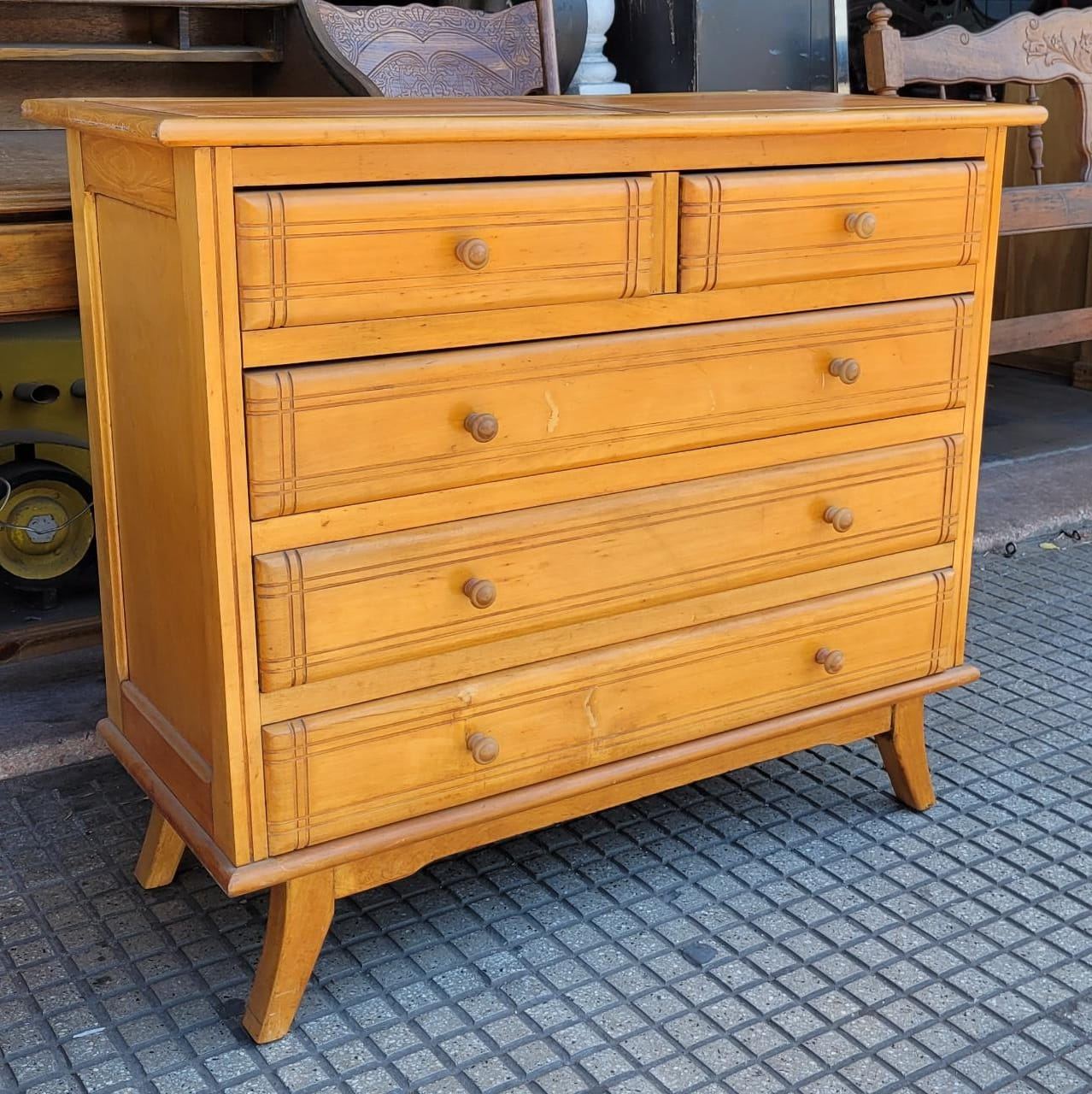 1,03 x 44 x 89 alto