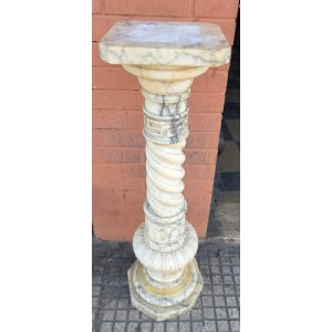 25 x 25 x 1,00 alto con estatua