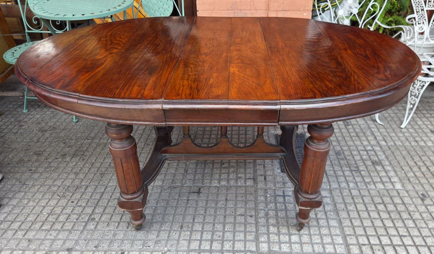 1,70 x 1,06 x 77 alto y 1,30 cerrada