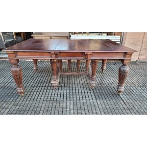 1,77 x 1,08 x 77 alto y cerrada 1,27