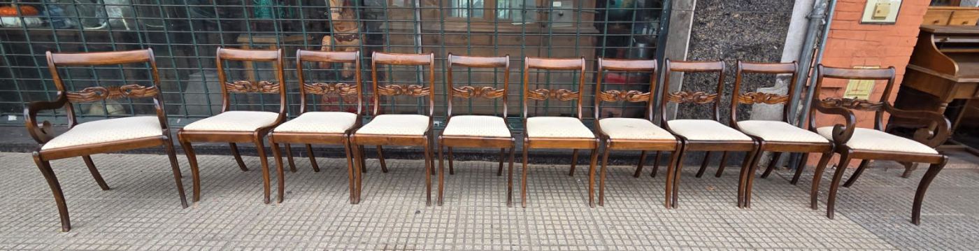 8 sillas y 2 sillones 46 x 47 y 47 x 90 alto