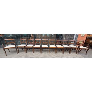 8 sillas y 2 sillones 46 x 47 y 47 x 90 alto