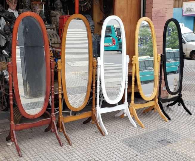 Del piso a la punta del espejo 1,50 de alto. el espejo de alto 1,19. el ancho del espejo 0,40. el ancho total 0,50