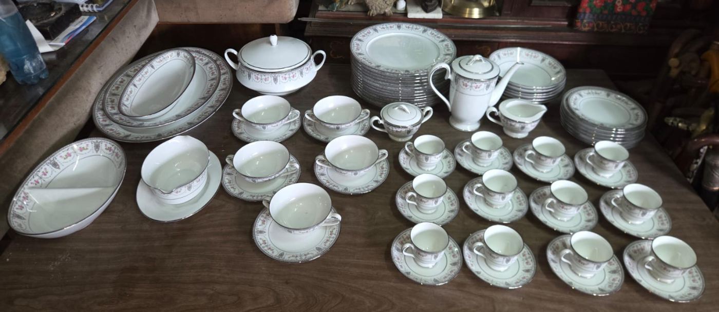 Noritake vitrina adelante oficina