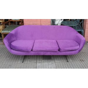 tiene 2 sillones haciendo juego