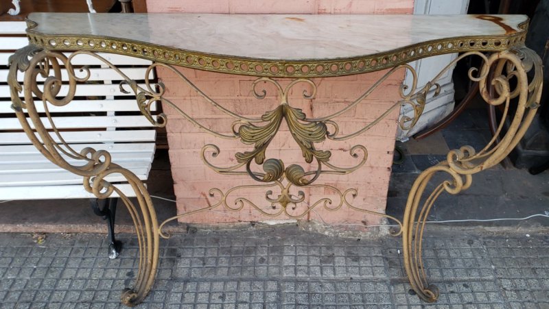 dressoir bronce con marmol
