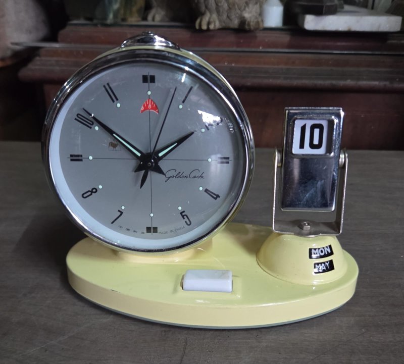 Reloj despertador con calendario