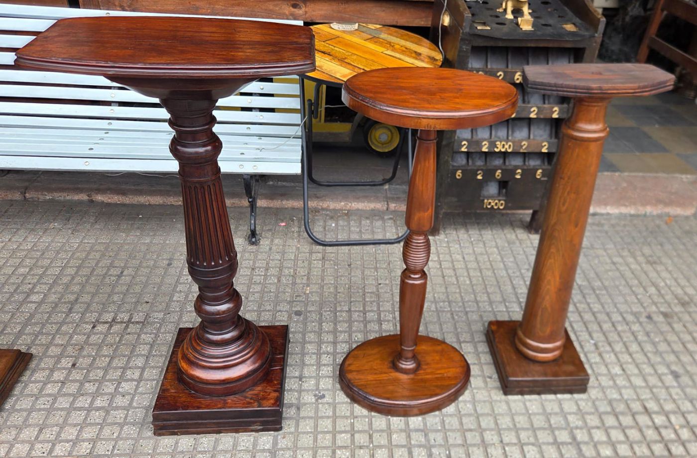 54 x 36 x 98 alto , 40 x 30 x 90 alto y 33 x 28 x 93 alto