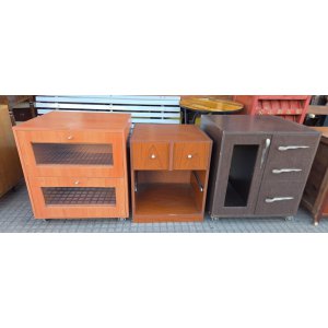 60 x 60 x 67 alto los de las puntas y 50 x 53 x 60 alto medio