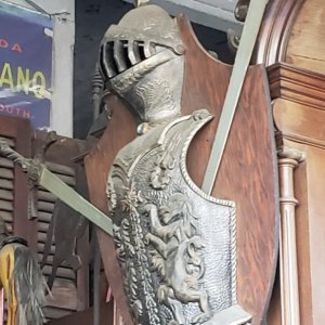 Escudos con espadas
