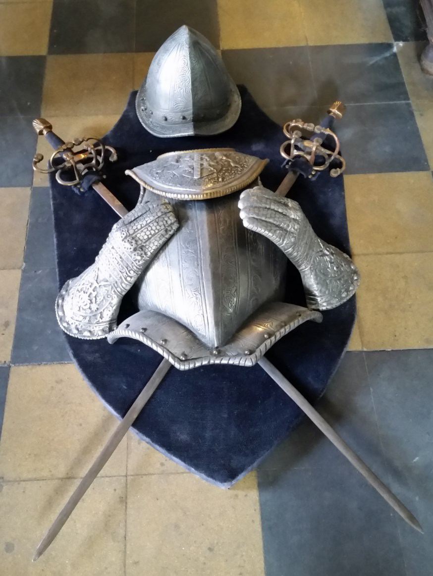 Escudos con espadas