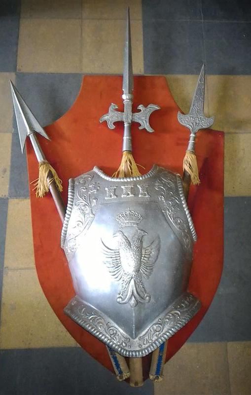 Escudos con espadas