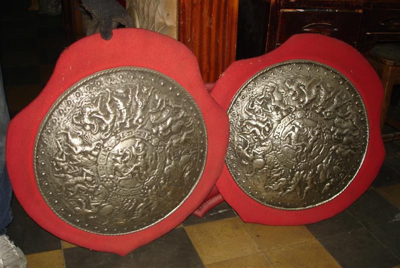 Escudos con espadas