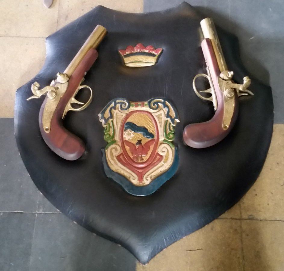 Escudos con espadas