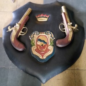 Escudos con espadas