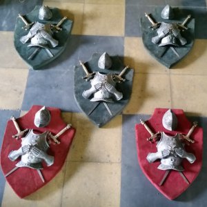 Escudos con espadas