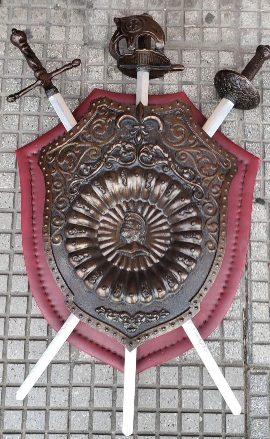 Escudos con espadas