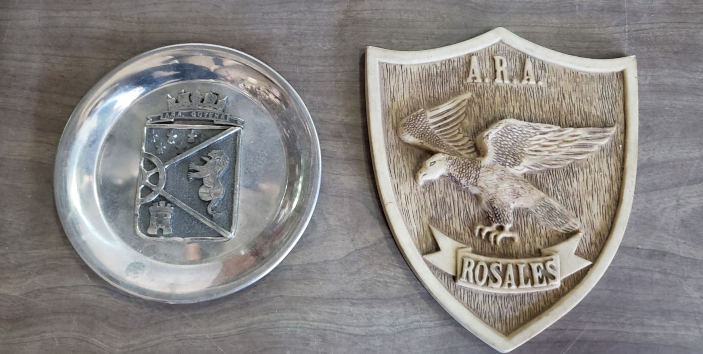 Escudos con espadas