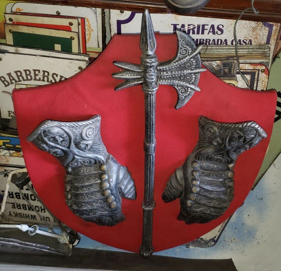 Escudos con espadas