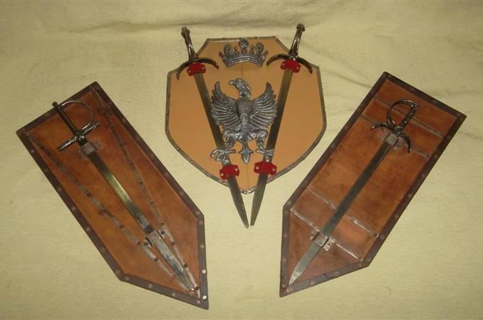 Escudos con espadas