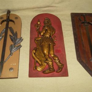 Escudos con espadas