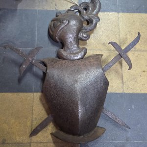 Escudos con espadas