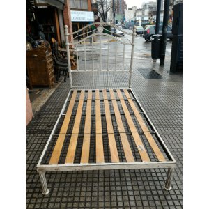 Cama hierro