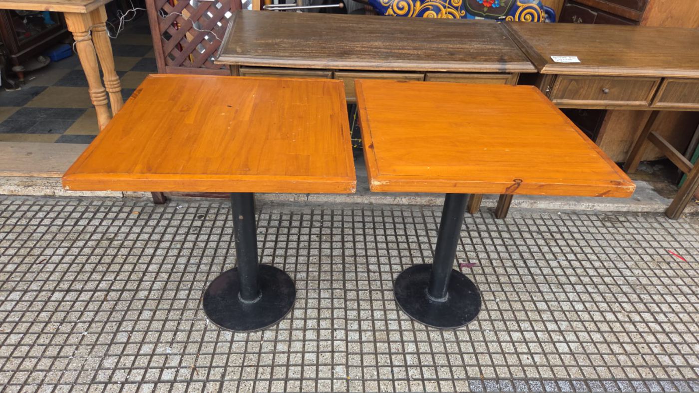 2 mesas 70 x 70 x 75 alto