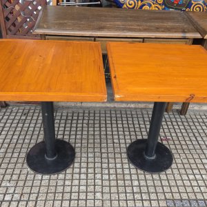 2 mesas 70 x 70 x 75 alto