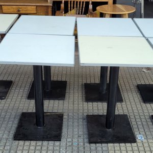 8 mesas bar 60 x 60