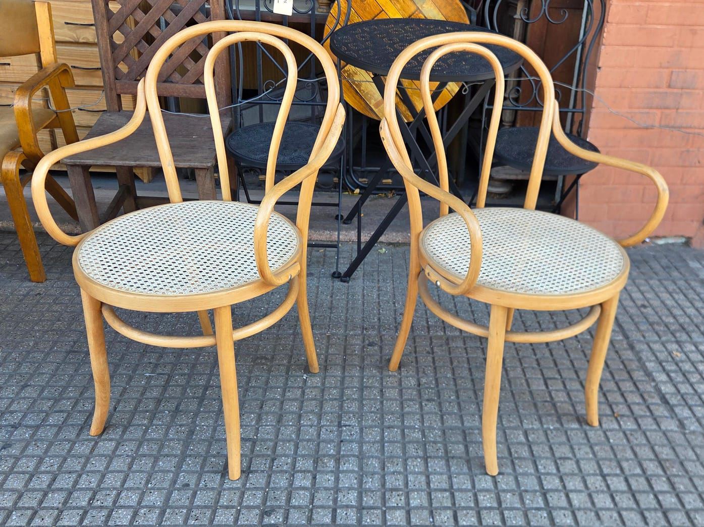2 sillones 56 x 50 y 47 x 90 alto