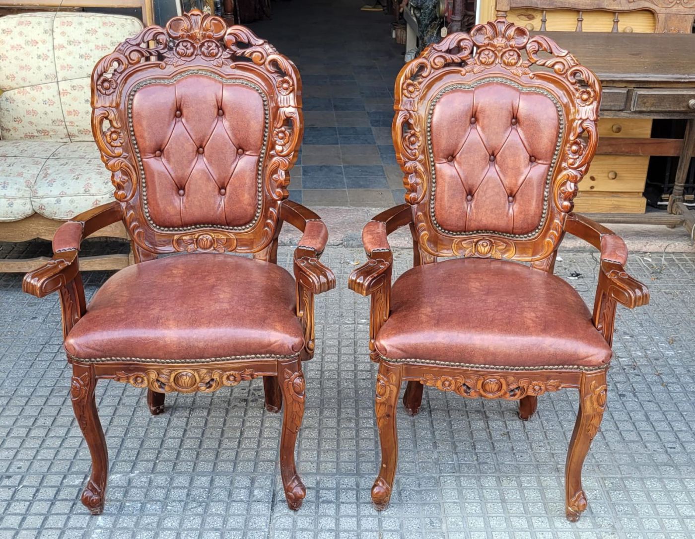 2 sillones 65 x 45 y 50 x 1,05 juego con 4 sillas