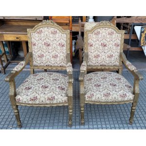 2 sillones un cuerpo dorado de juego