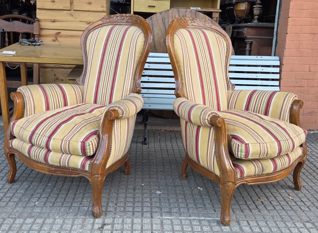 Colonial 2 sillones 87 x 70 y 50 x 1,07 alto