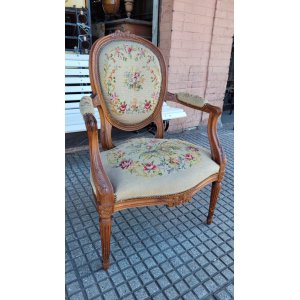 Un solo sillon 62 x 50 y 43 x 95 alto