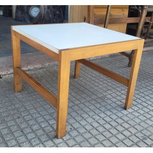 0,58 x 58 x 47 alto