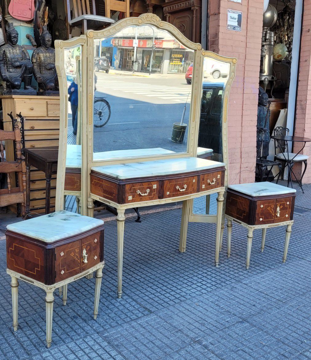 Comoda con mesas de luz