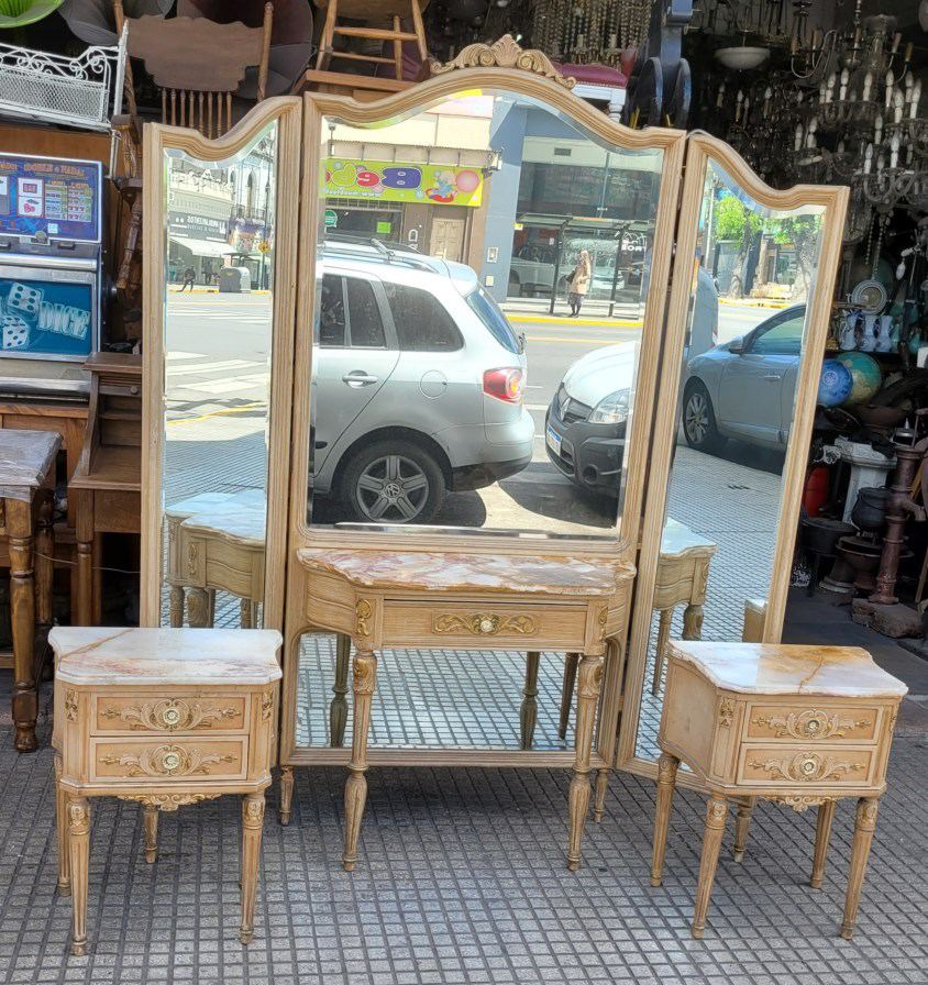 Comoda con mesas de luz