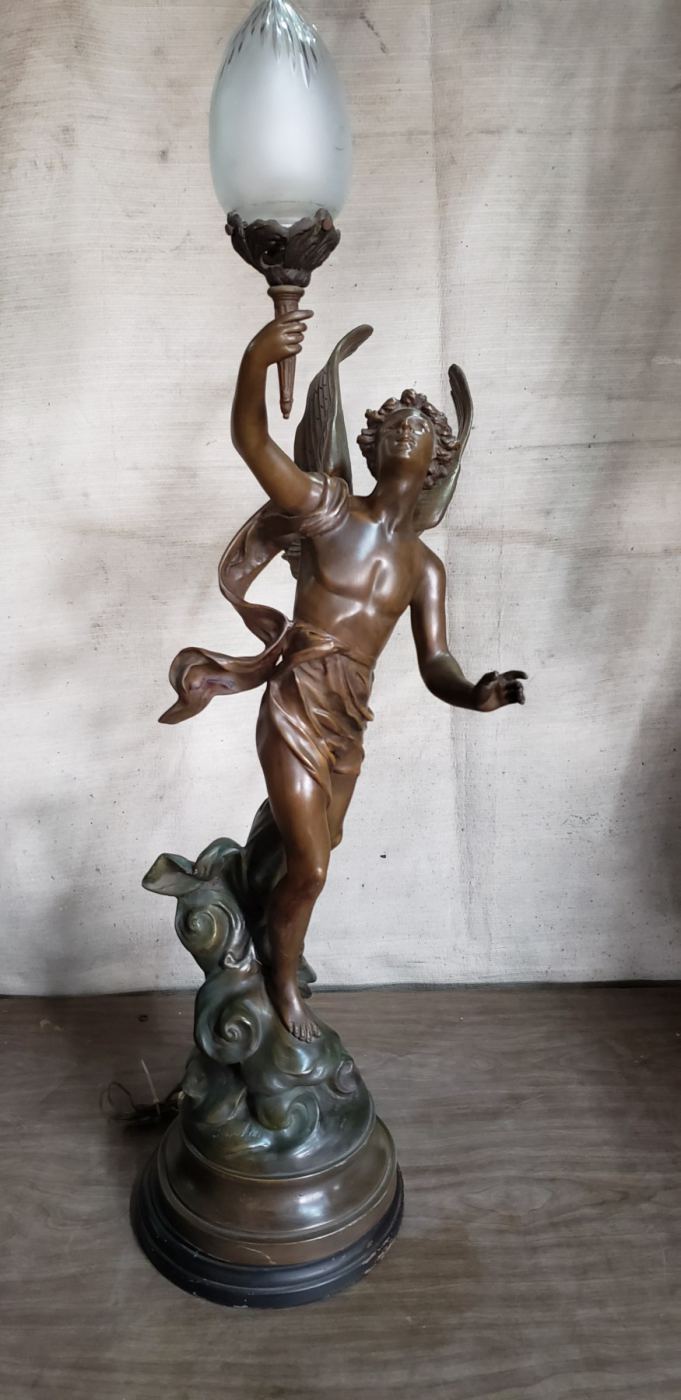 Estatua con luz