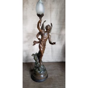 Estatua con luz