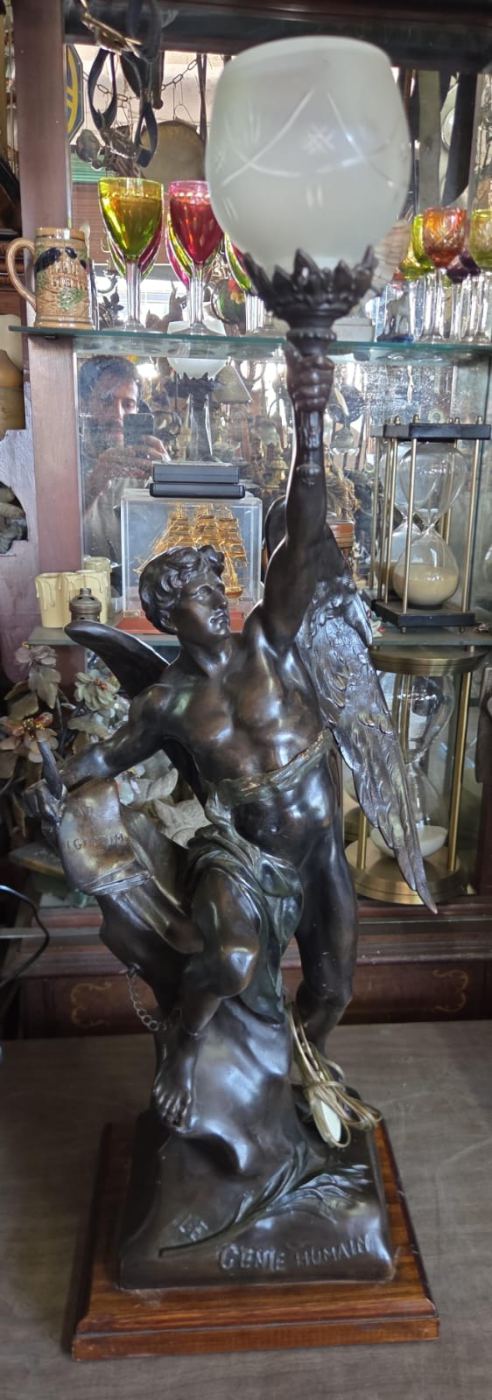 Estatua con luz