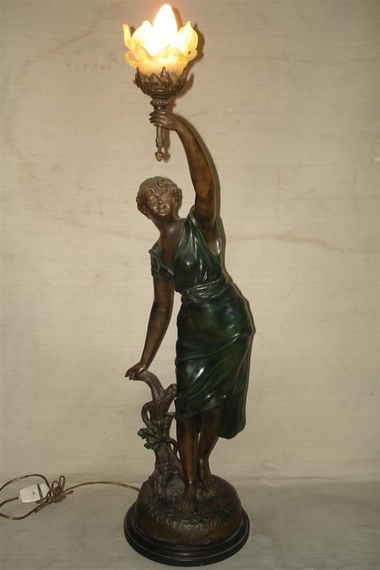 Estatua con luz