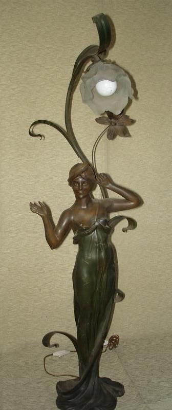 Estatua con luz