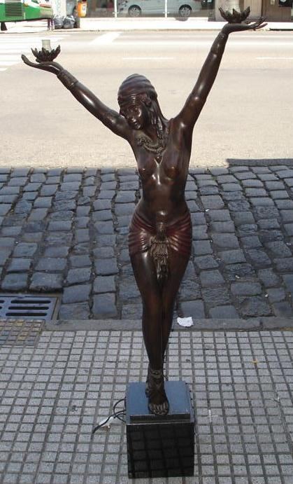 Estatua con luz